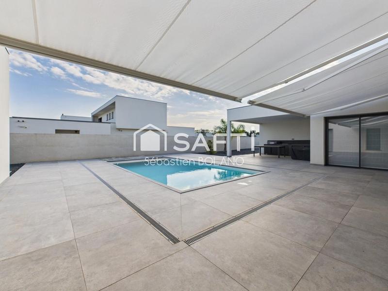 Maison - 250 m² - 6 pièces