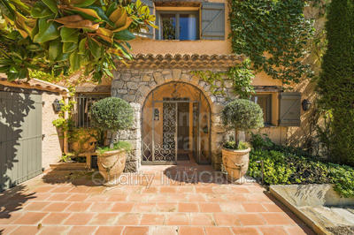 Maison - 236 m² - 6 pièces