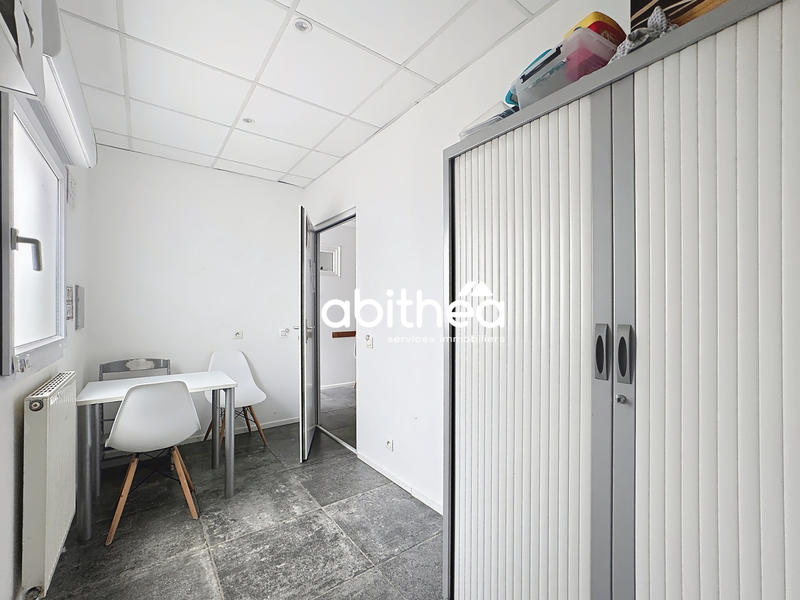 Bureau - 86 m² - 6 pièces