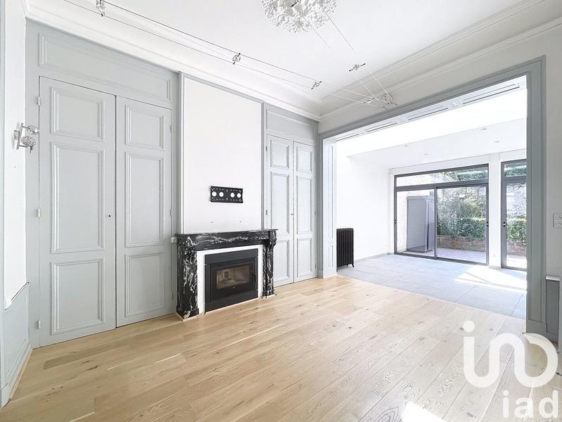 Maison - 242 m² - 8 pièces