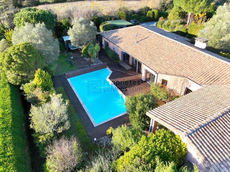 Maison - 258 m² - 8 pièces