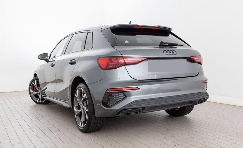 Audi A3 sportback 45 TFSIe s-Line 245 Hybride Rechargeable / Regulateur de Distance Carplay Android Auto Volant Méplat Jantes 18"