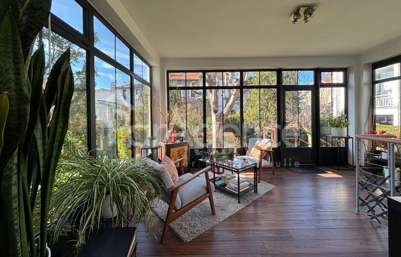 Maison - 248 m² - 9 pièces