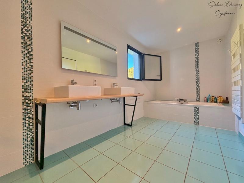 Maison - 185 m² - 5 pièces