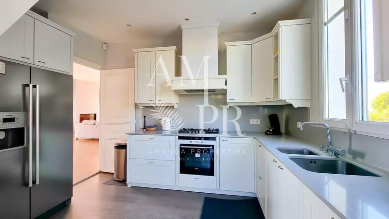 Villa - 270 m² - 8 pièces