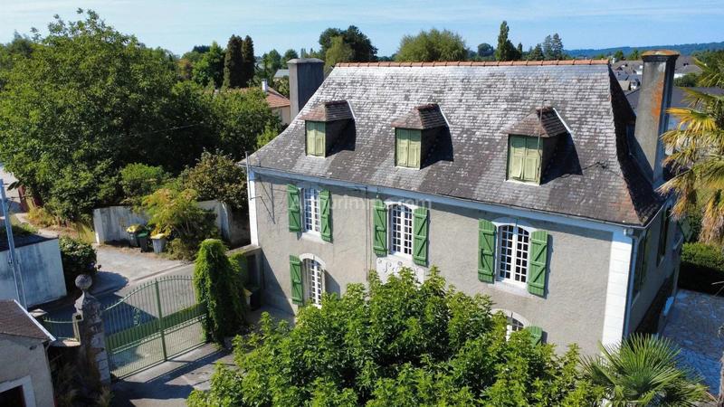 Maison - 241 m² - 6 pièces