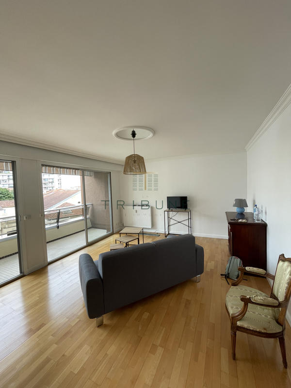 Appartement - 75 m² - 2 pièces