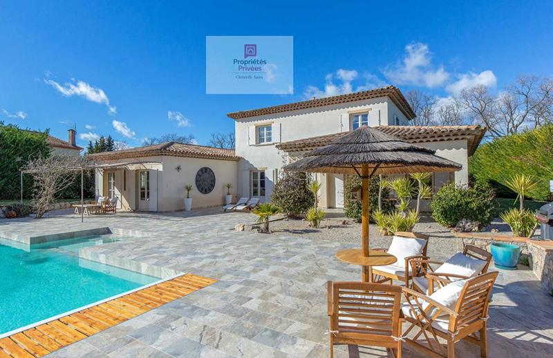 Maison - 250 m² - 7 pièces