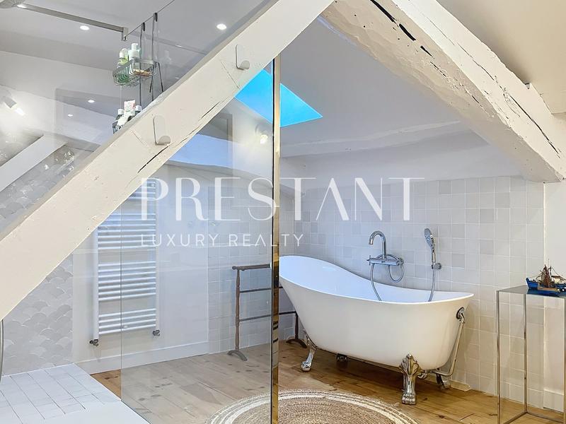 Maison - 415 m² - 10 pièces