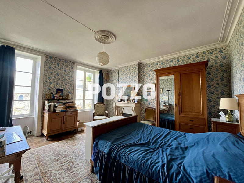 Maison - 250 m² - 12 pièces