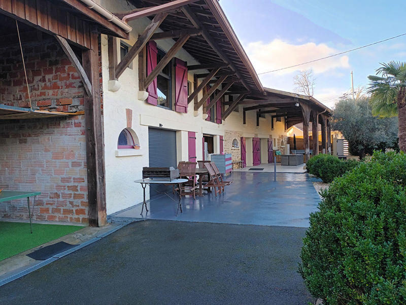 Maison - 219 m² - 6 pièces