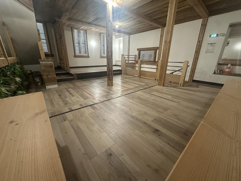 Local d'activités - 164 m²