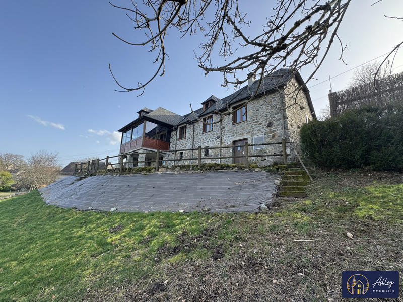 Maison - 215 m² - 6 pièces