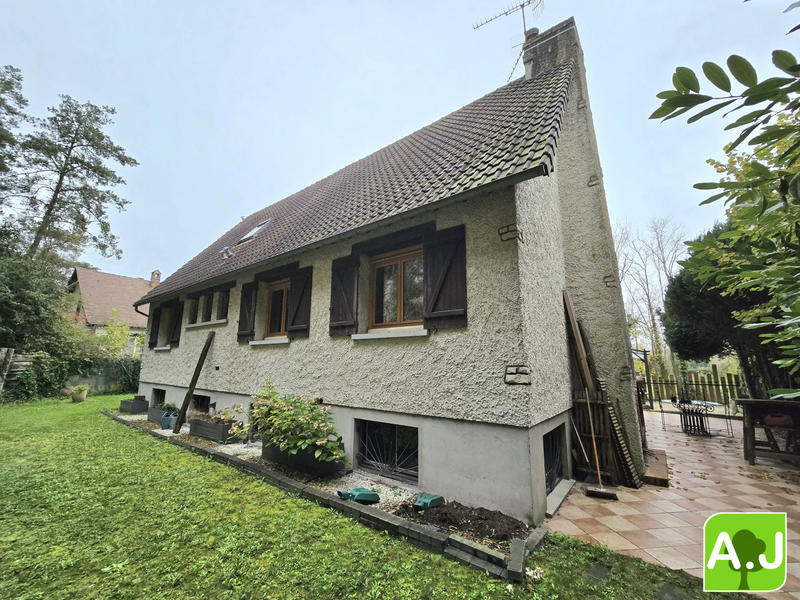 Maison traditionnelle - 178 m² - 8 pièces