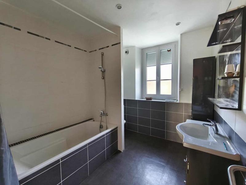 Maison - 211 m² - 8 pièces