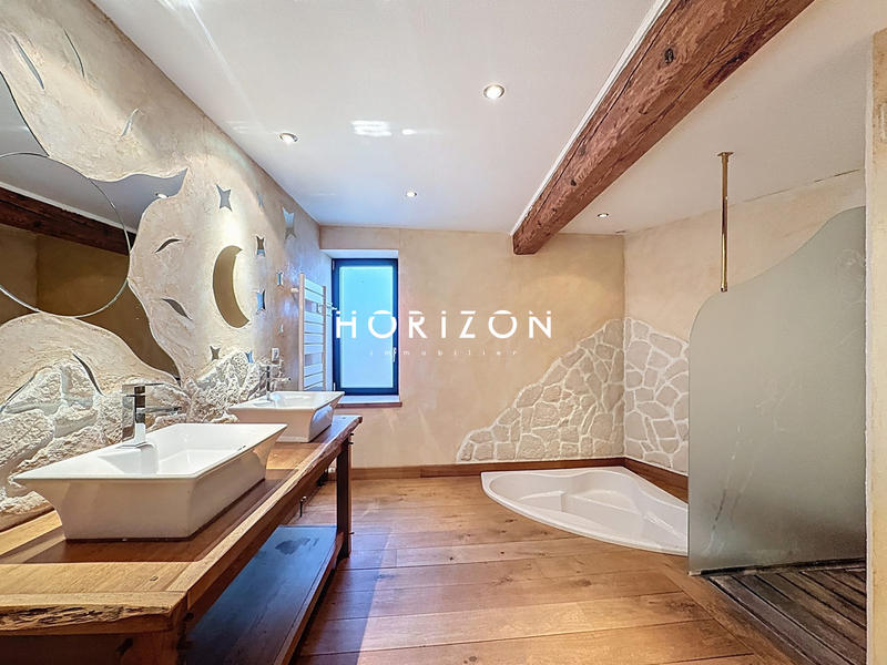 Maison ancienne - 204 m² - 8 pièces