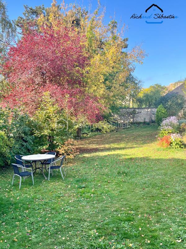 Maison de ville - 250 m² - 10 pièces