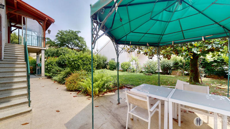 Maison - 299 m² - 8 pièces