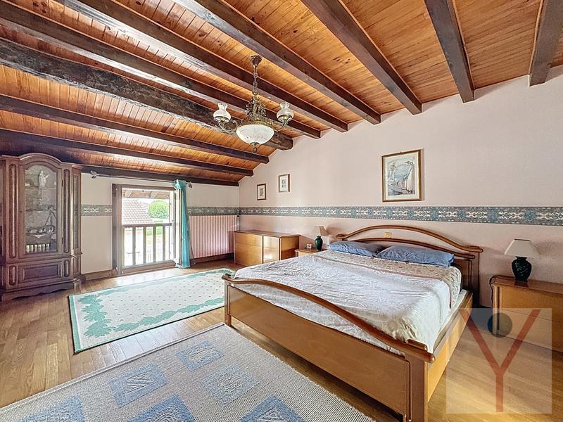 Maison traditionnelle - 182 m² - 5 pièces