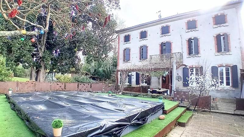 Maison - 335 m² - 6 pièces