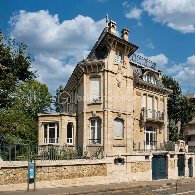 Maison de maîtres - 315 m² - 11 pièces