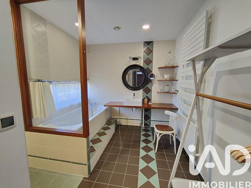 Maison - 350 m² - 7 pièces