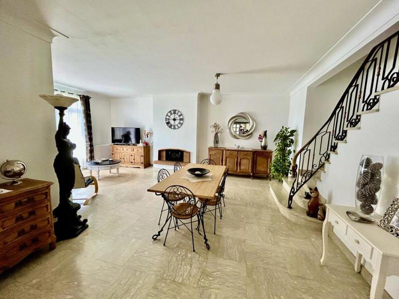 Maison - 224 m² - 6 pièces