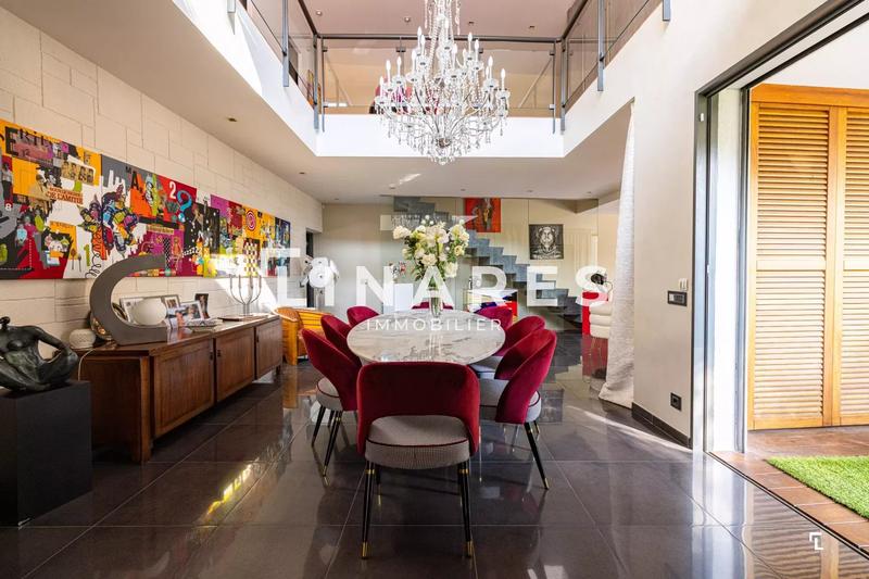 Villa - 252 m² - 6 pièces