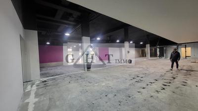 Entrepôt - 1 200 m²