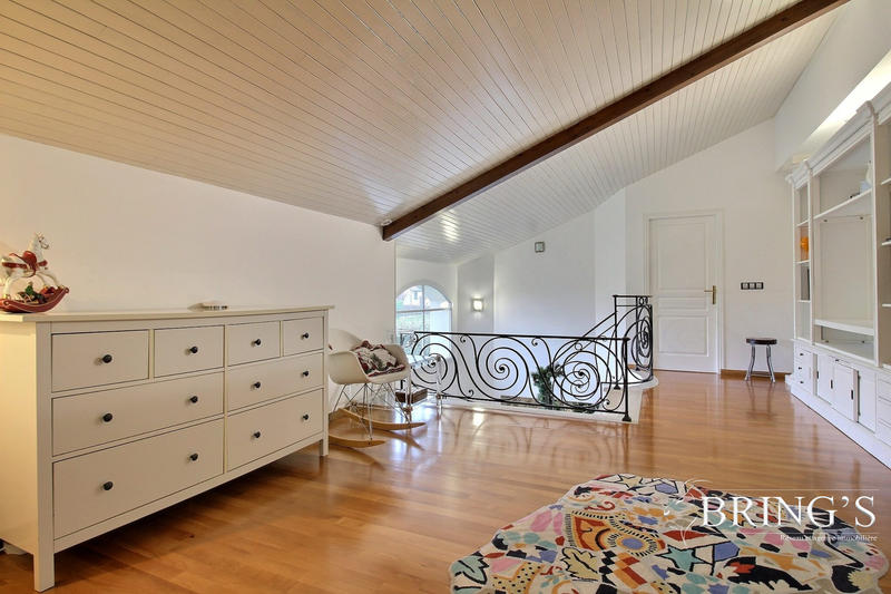 Maison - 364 m² - 12 pièces