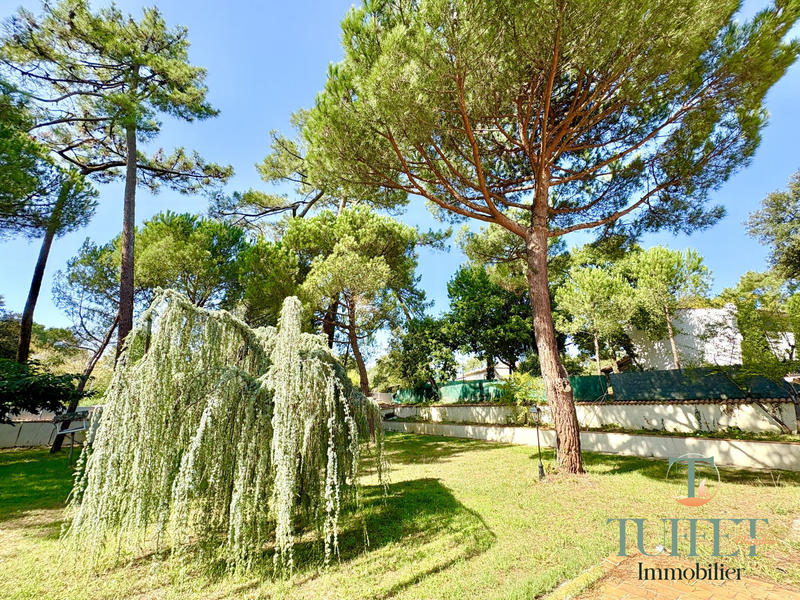 Villa - 256 m² - 9 pièces