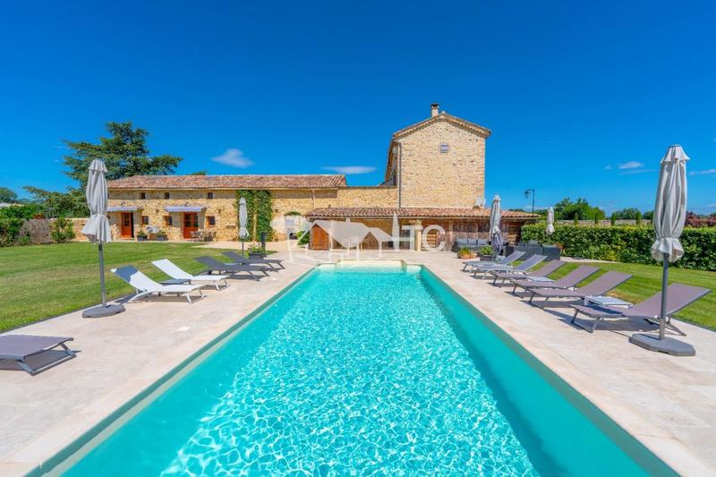 Propriété - 537 m² - 12 pièces