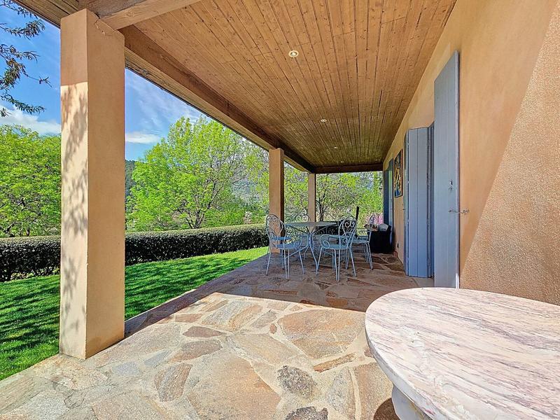 Villa - 214 m² - 6 pièces