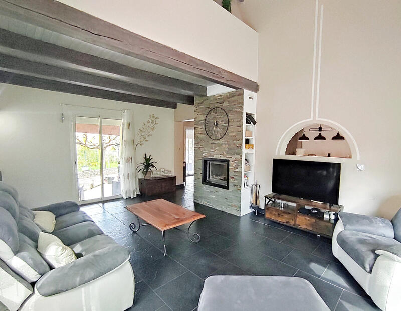 Maison - 217 m² - 8 pièces