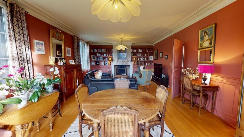 Maison - 230 m² - 6 pièces