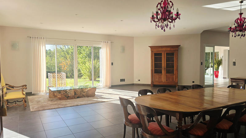Maison - 246 m² - 7 pièces