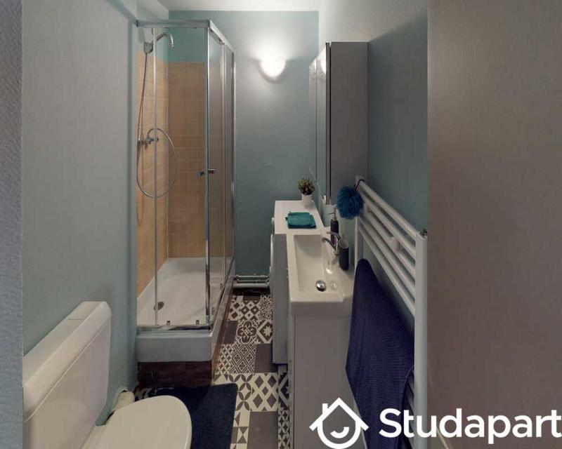 Chambre - 100 m² - 1 pièce