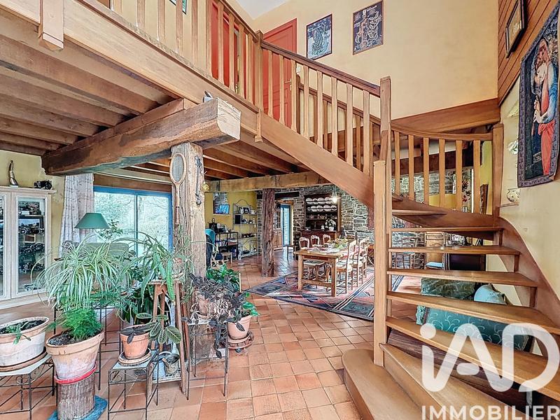 Maison - 270 m² - 9 pièces