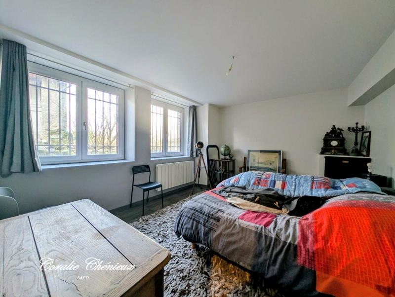 Maison - 240 m² - 11 pièces