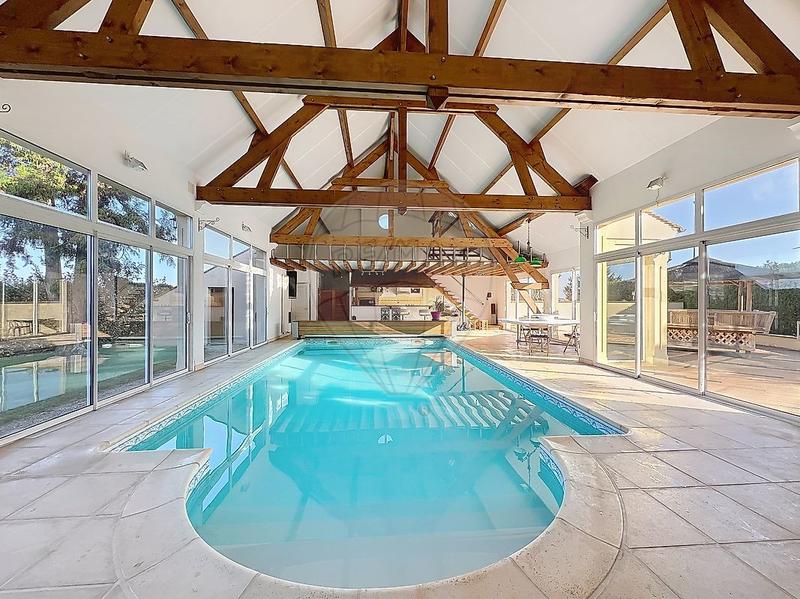 Maison - 300 m² - 5 pièces