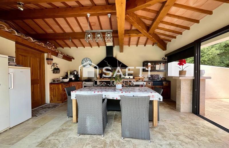 Villa - 242 m² - 6 pièces