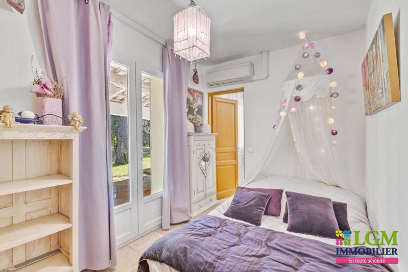 Villa - 250 m² - 9 pièces