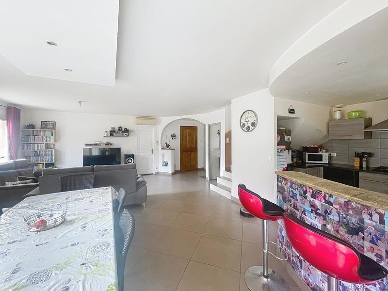 Maison - 110 m² - 4 pièces