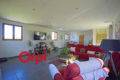 Maison - 252 m² - 9 pièces