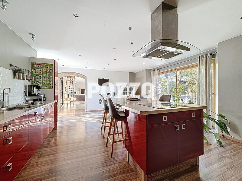 Maison - 168 m² - 7 pièces