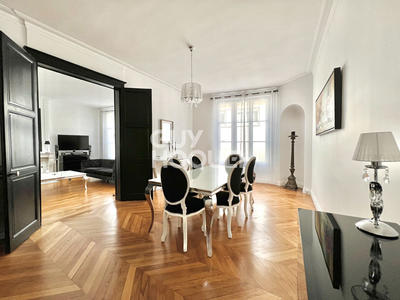 Maison - 273 m² - 10 pièces