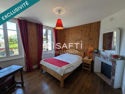 Maison - 238 m² - 8 pièces