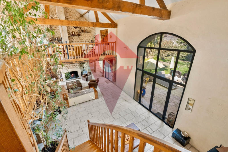 Propriété - 399 m² - 13 pièces