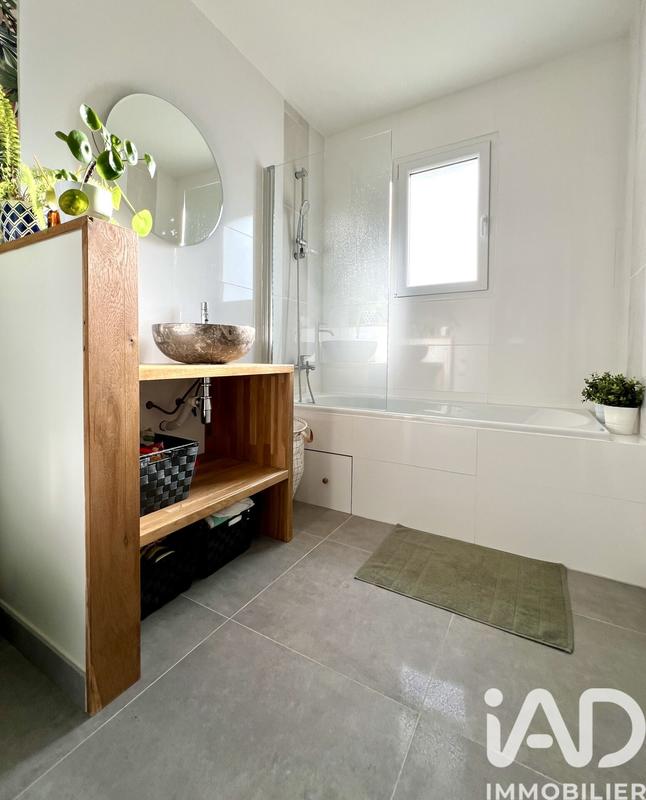 Maison - 121 m² - 6 pièces