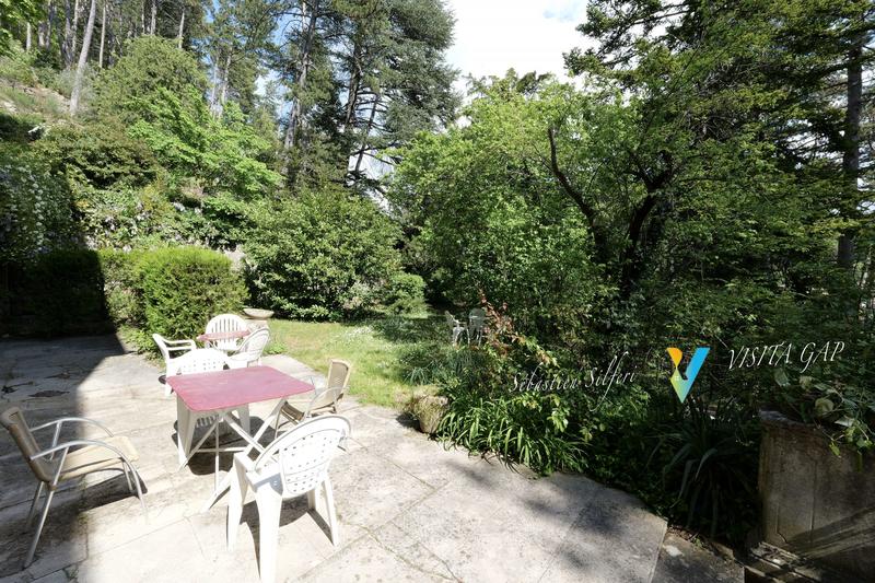 Maison - 427 m² - 17 pièces